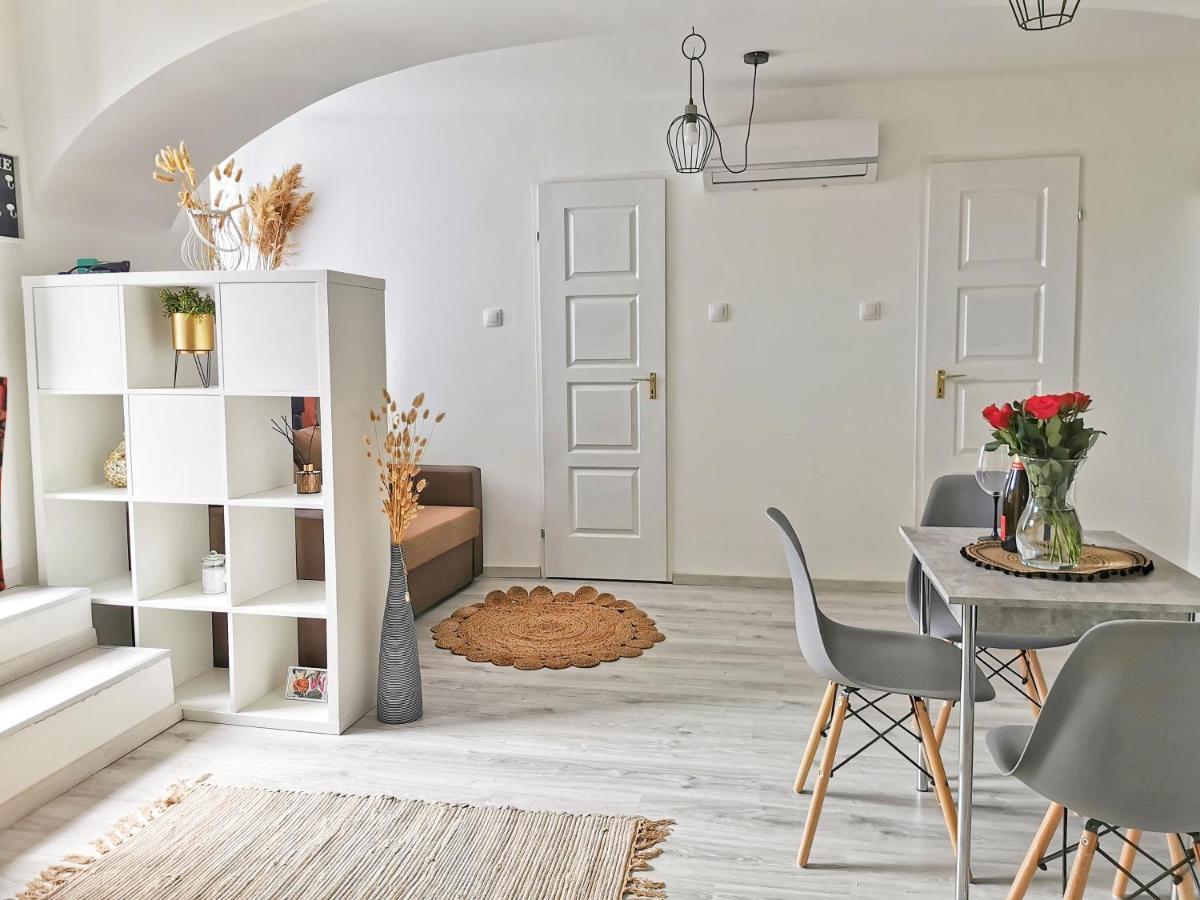 Kálvária Vendégház, közvetlenül a várfal mellett. Pécs Exterior foto